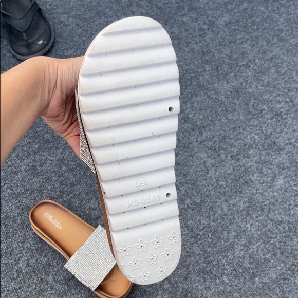 NEW! Rhinestone slip on sandals. Size 9 - Picture 5 of 6